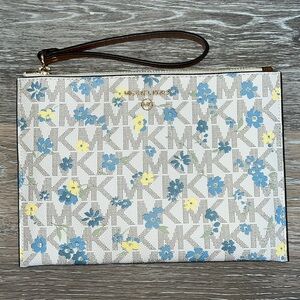 Michael Kors medium wristlet wallet